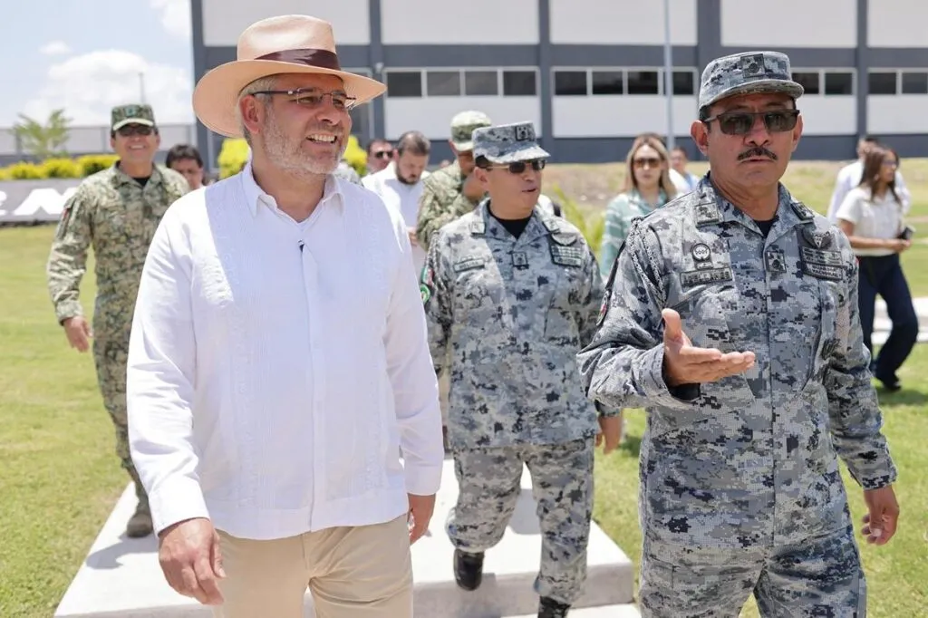 Inaugura Bedolla cuartel regional de la Guardia Nacional en Apatzingán-2