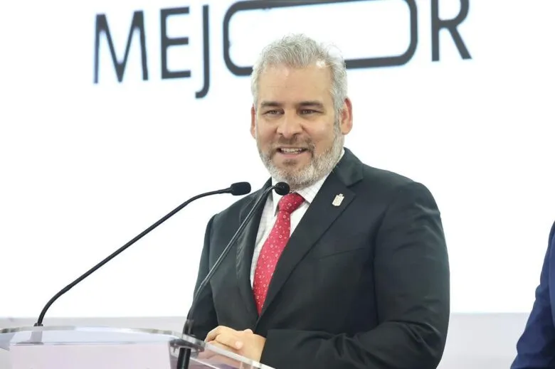 El ciclo escolar 2025-2026 inicia en Michoacán con inversión récord de 5 mil 719 mdp en becas y programas educativos para más de un millón 247 mil alumnos de todos los niveles, aseguró el Gobernador Ramírez Bedolla