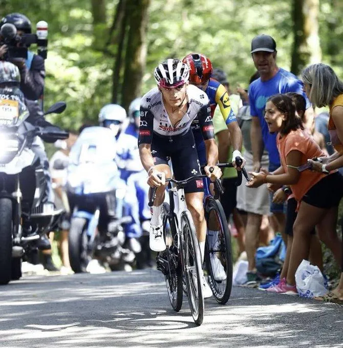 Isaac del Toro a segundos del líder en Vuelta a Burgos