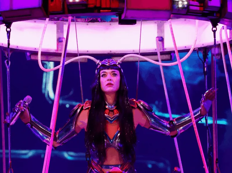 Katy Perry sufre descarga eléctrica en pleno show