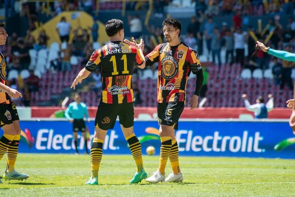 Leones Negros y Tapatío protagonizan partidazo clave en el Jalisco-1