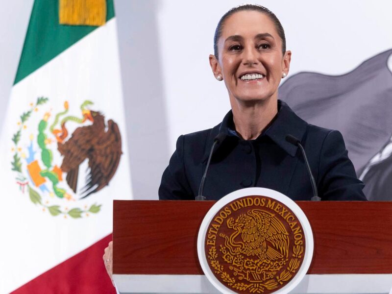 Llama Sheinbaum a Anabel Hernández escritora de ciencia ficción