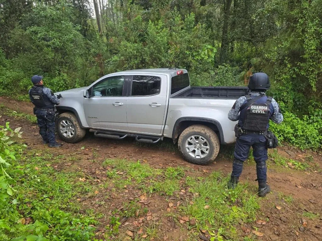 Localizan y aseguran cuatro vehículos con reporte de robo