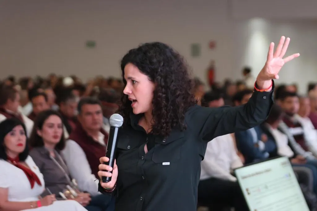 Luisa María Alcalde defiende a Beatriz Gutiérrez Müller ante críticas por vivir en España