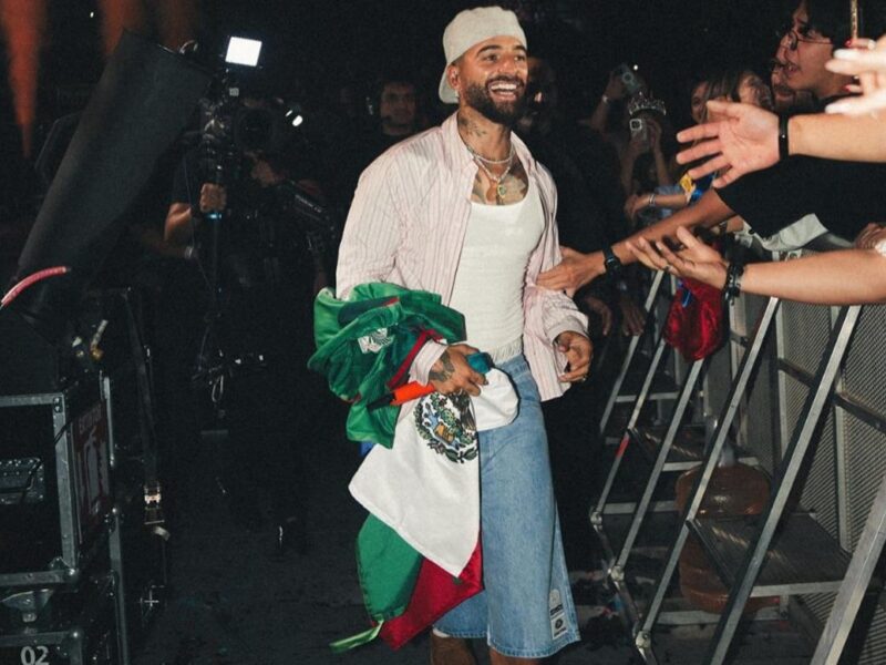 Maluma regaña a fan por llevar bebé a concierto
