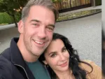Martha Higareda y Lewis Howes comparten su primer ultrasonido
