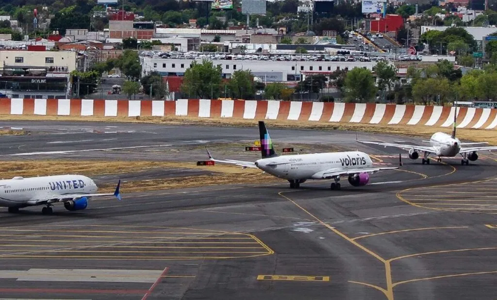 Más de 19 mil pasajeros afectados por inundaciones en AICM