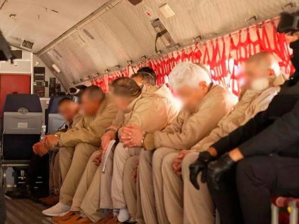 México entrega a EU a 26 reos de alto perfil ligados a cárteles; todos con órdenes de extradición