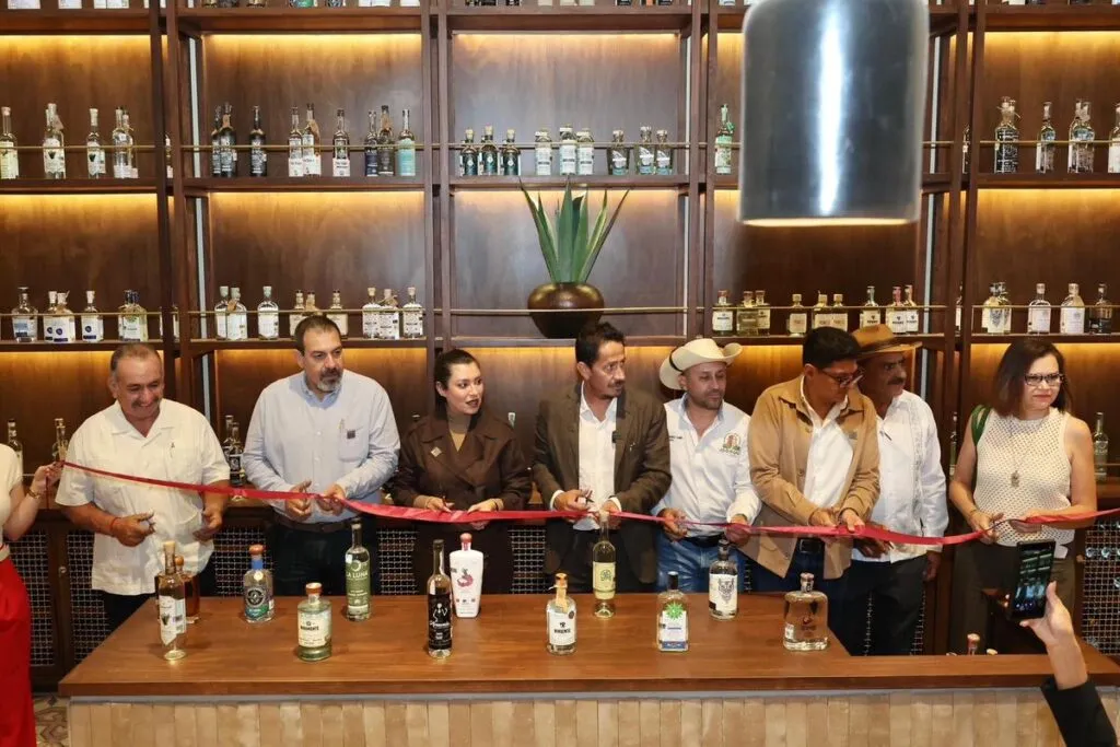 Michoacán inaugura su nueva tienda de origen en Morelia: impulso al mezcal y productos locales