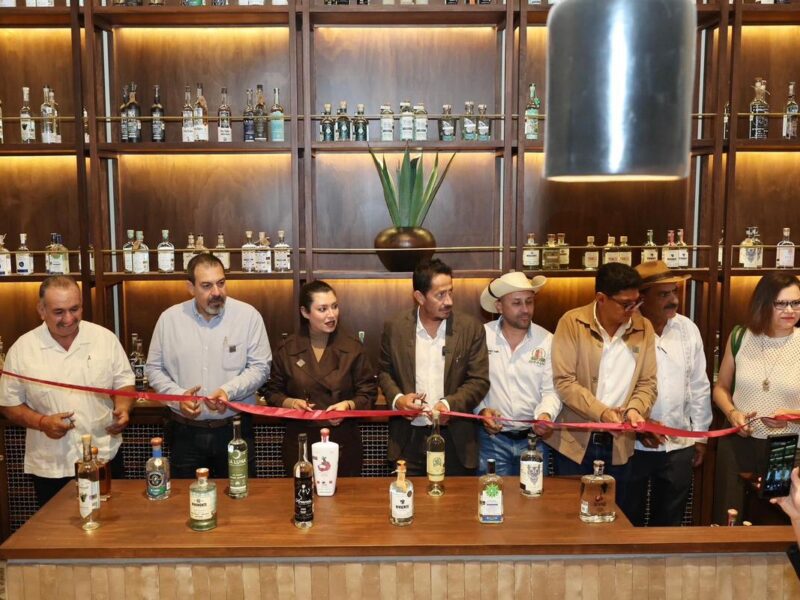 Michoacán inaugura su nueva tienda de origen en Morelia: impulso al mezcal y productos locales