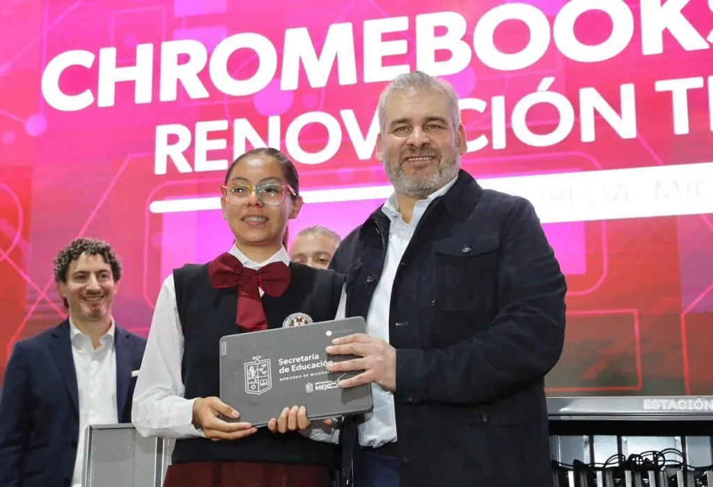 Michoacán lidera la reducción de rezago educativo en México, logrando un significativo avance entre 2022 y 2024. 1