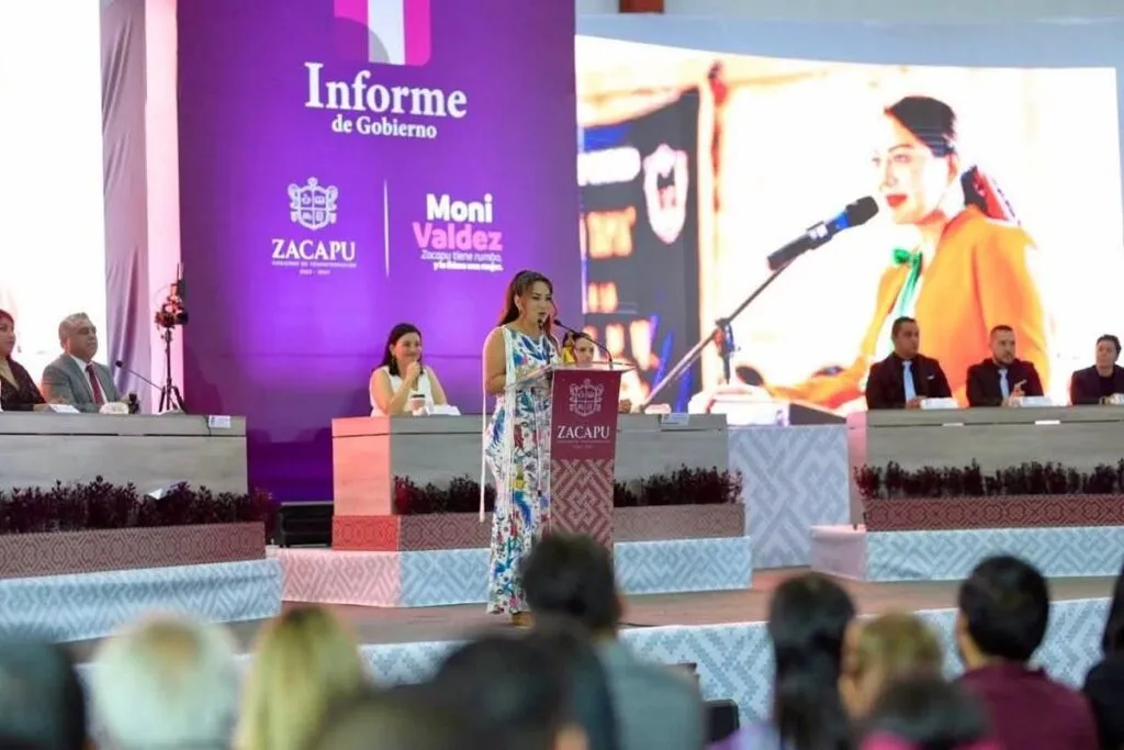 Monica Valdés en su primer informe de gobierno en Zacapu