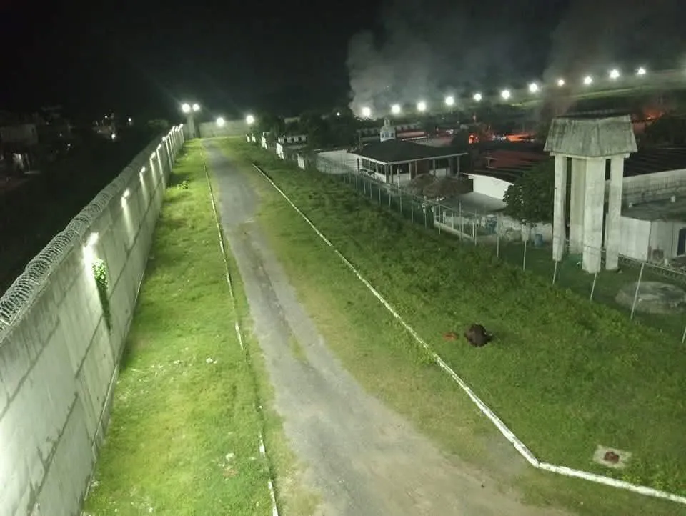 Motín en penal de Tuxpan, deja un saldo de 7 reos muertos y 11 heridos