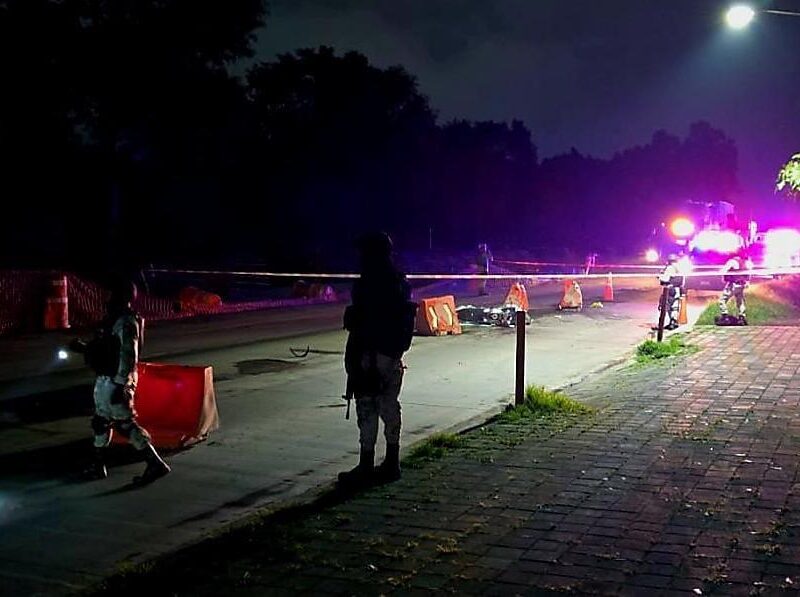Motociclista muere atropellado por camión urbano en el Libramiento de Uruapan