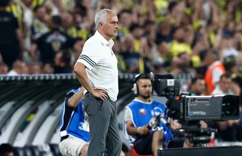 Mourinho se va del Fenerbahçe y el futuro de Edson Álvarez queda en duda