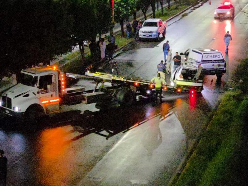 Mueren tres jóvenes tras volcar el auto en el que circulaban en Morelia