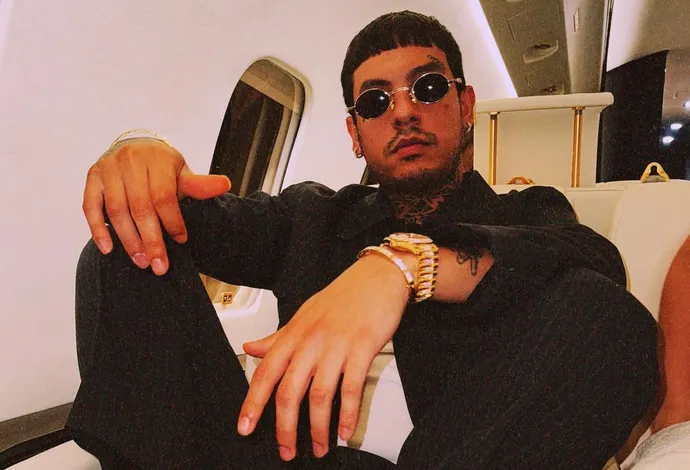 Natanael Cano agrede a DJ en pleno show