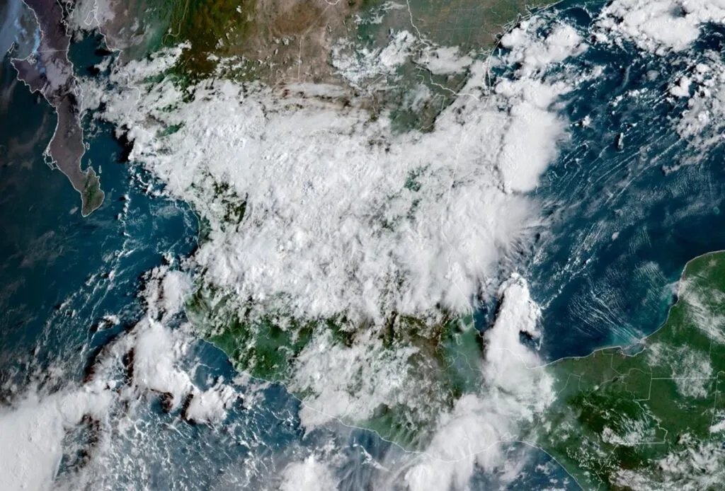 Onda Tropical 24 sorprende y ya evolucionó a Depresión Tropical Diez-E; afectará en el Pacífico