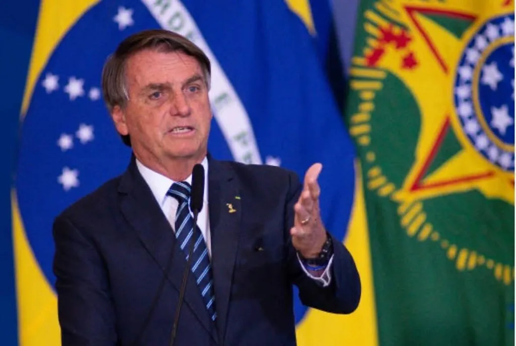 Ordenan arresto domiciliario de Jair Bolsonaro