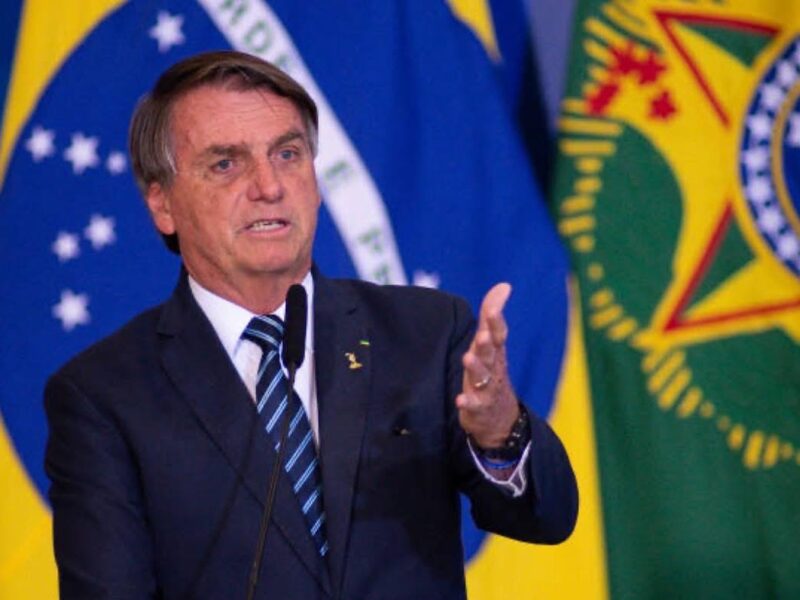 Ordenan arresto domiciliario de Jair Bolsonaro