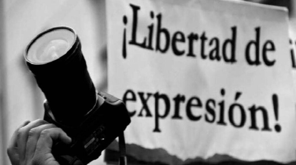 Periodistas poblanos alertan sobre autocensura por delito de ciberasedio