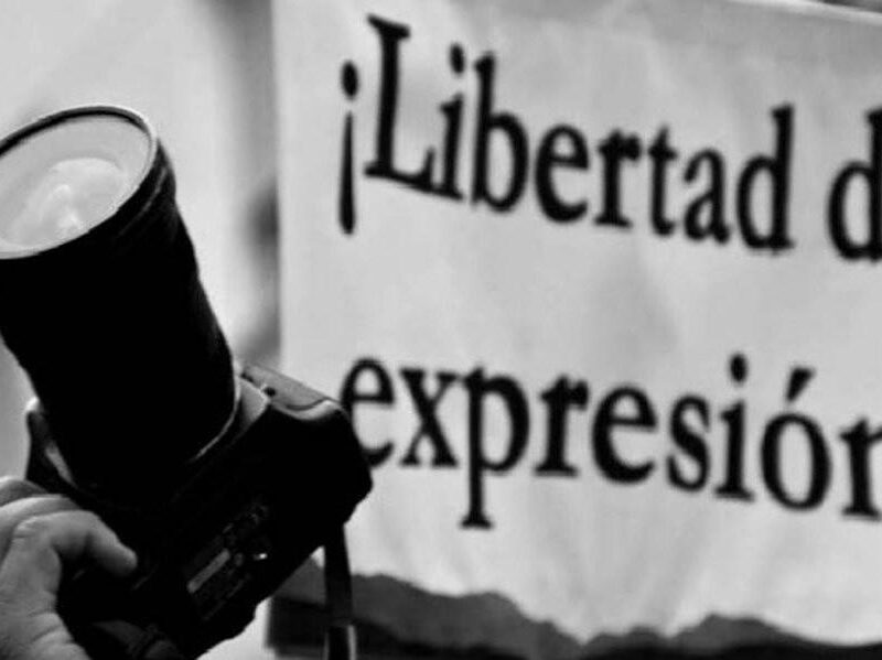 Periodistas poblanos alertan sobre autocensura por delito de ciberasedio