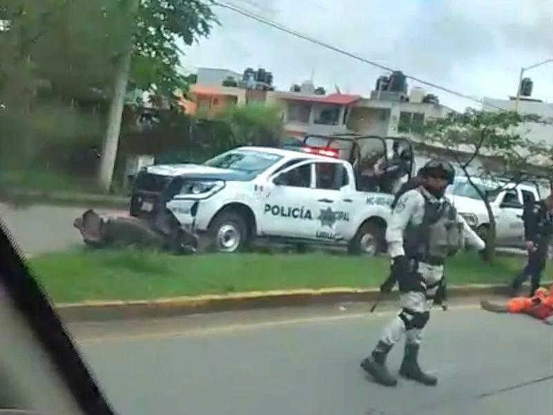 Policía atropella a motociclista en Uruapan