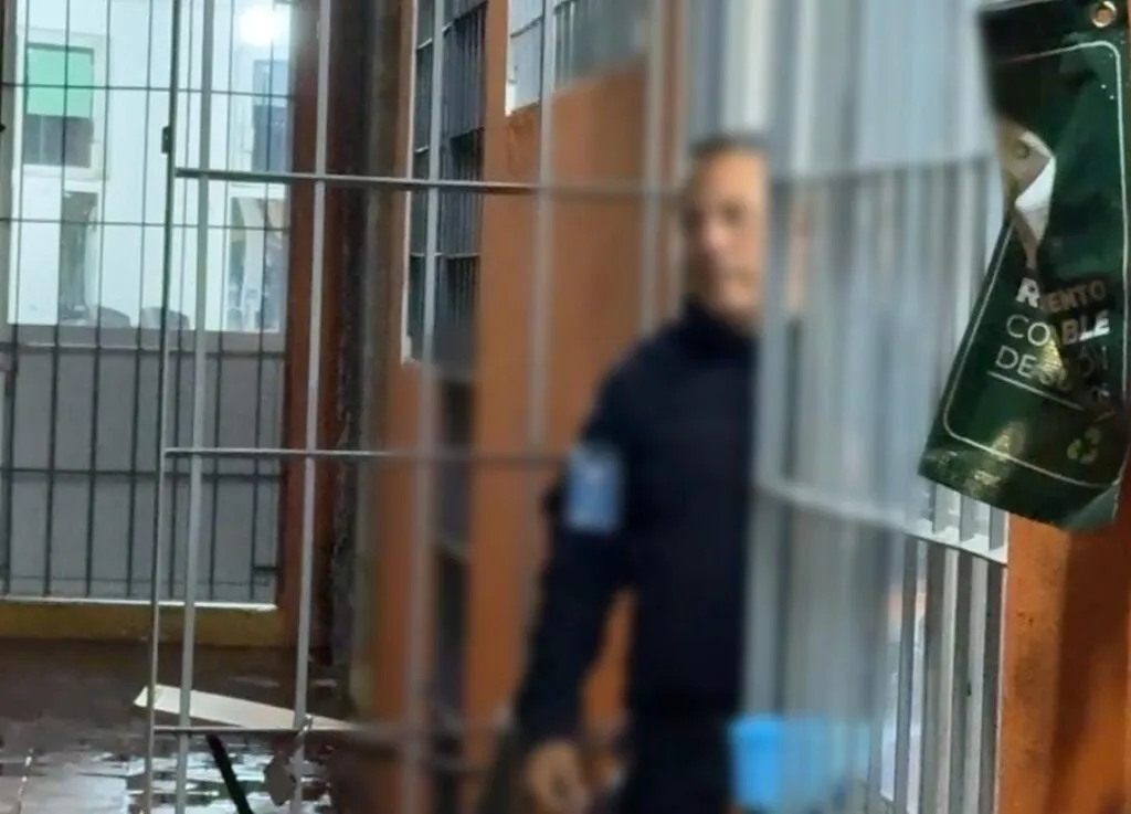 Policía Auxiliar da de baja y presenta ante la FGE a agente implicado en maltrato animal-1