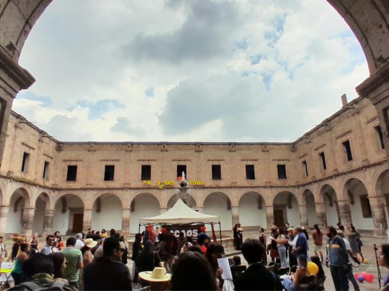 Protesta contra marcantilización en Palacio Clavijero