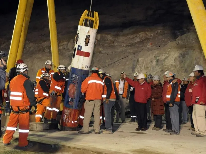 Recuperan 4 cuerpos de los 5 trabajadores atrapados tras colapso de mina en Chile