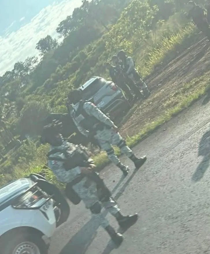 Recuperan camioneta robada tras persecución en Taretan