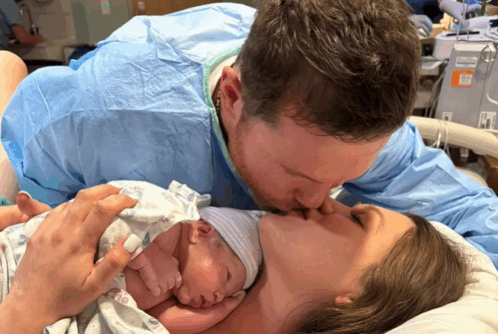 Saúl "Canelo" Álvarez celebra el nacimiento de su hija Eva Victoria1