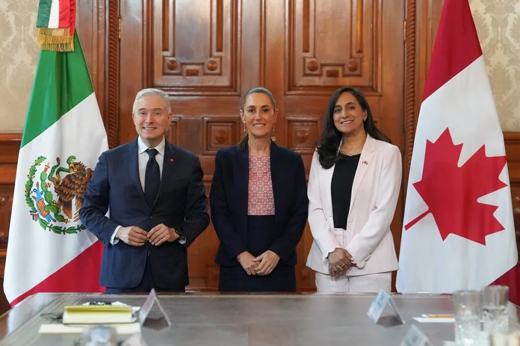 Sheinbaum se reúne con ministros canadienses en Palacio Nacional