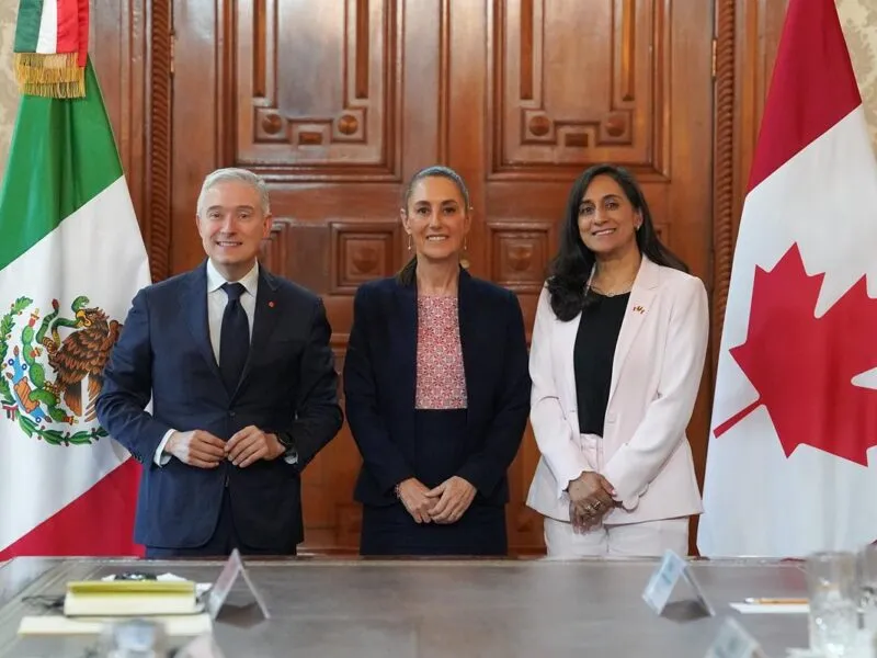 Sheinbaum se reúne con ministros canadienses en Palacio Nacional