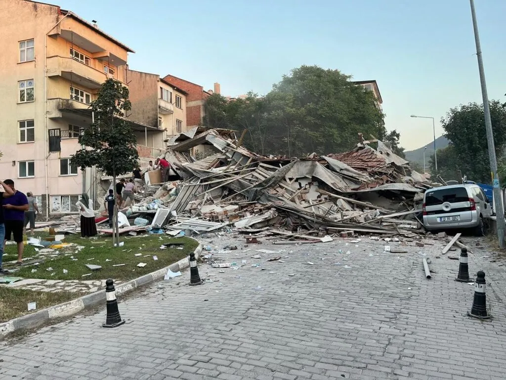 Sismo de magnitud 6.1 sacude Turquía: hay heridos y edificios derrumbados