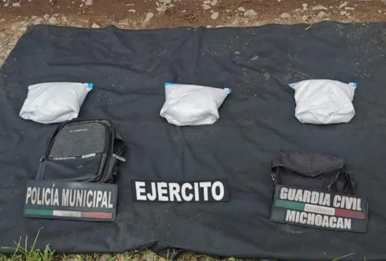 son asegurados 2 vehículos y 2 kilos de metanfetamina en Uruapan: SSP