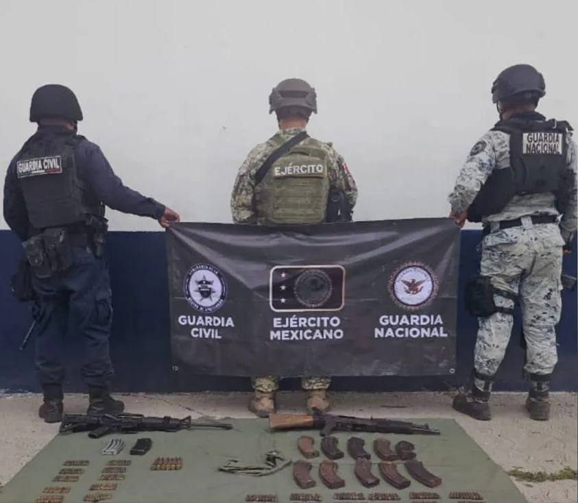 SSP y Defensa aseguran armamento, en Operación Apatzingán