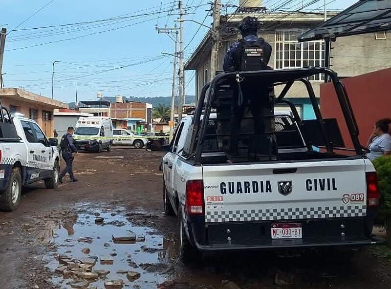 Sujetos a bordo de motocicleta acribillan a un hombre en Uruapan