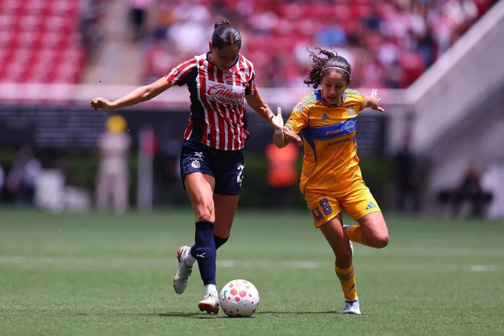 Tigres Femenil vence a Chivas con doblete de Hermoso
