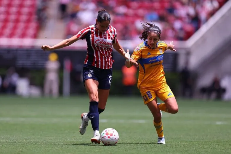 Tigres Femenil vence a Chivas con doblete de Hermoso