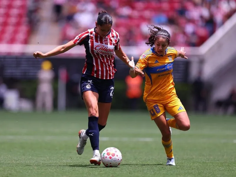 Tigres Femenil vence a Chivas con doblete de Hermoso