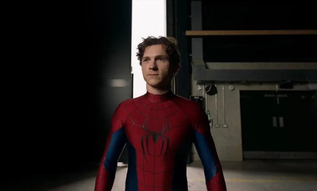Tom Holland con nuevo traje de spider-man