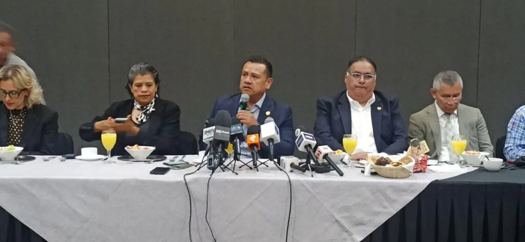 Torres Piña confirma revisión en Servicios Aéreos de la Fiscalía