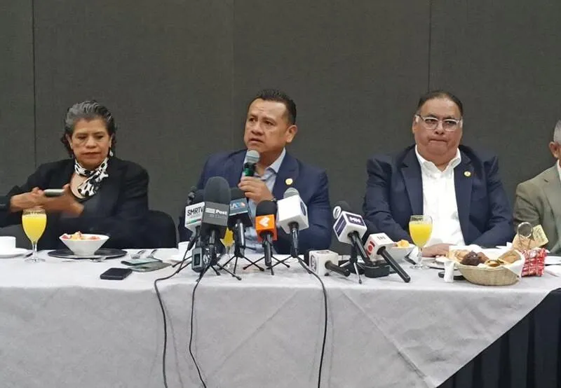 Torres Piña confirma revisión en Servicios Aéreos de la Fiscalía