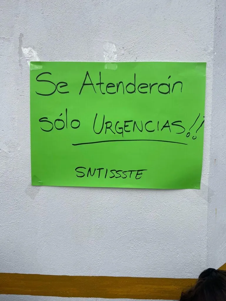 Trabajadores del ISSSTE en Los Reyes inician paro indefinido por presuntos abusos de la encargada 2