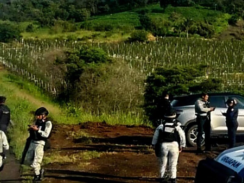 Tras persecución elementos de seguridad de Taretan recuperan una camioneta; los presuntos delincuentes huyeron