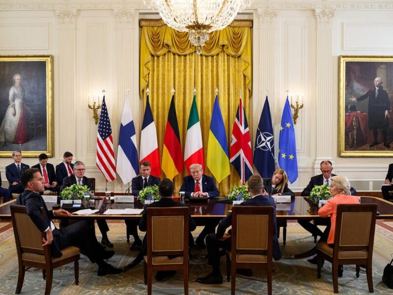 Trump inicia preparativos para reunión Putin-Zelenski