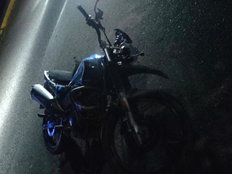 Un muerto y un lesionado tras accidente de motocicleta en la que viajaban en Lázaro Cárdenas