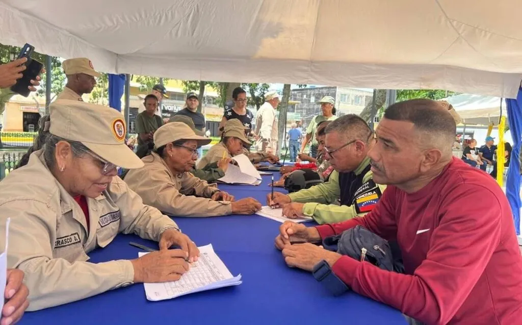 Venezolanos responden al llamado de Maduro para tareas de seguridad