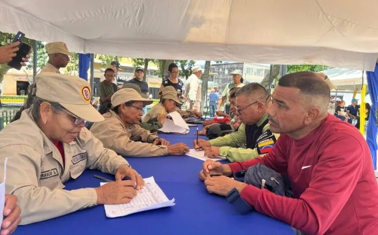 Venezolanos responden al llamado de Maduro para tareas de seguridad